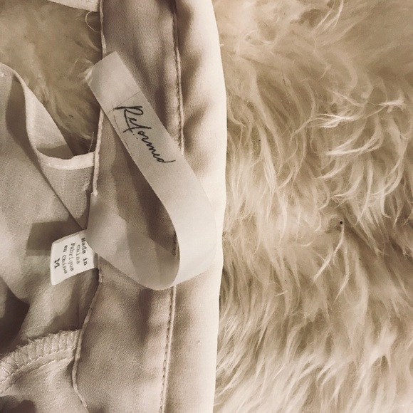 Reformed 🙏🏼 Sleeveless Button Down - Picture 3 of 4